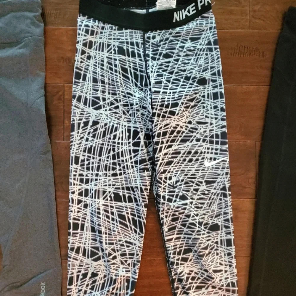 Nike capris size small black and white - Picture 1 of 1